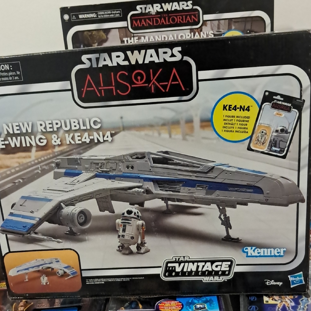 Star Wars Ahsoka E-Wing & KE4-N4 Action Playset - Blue and Gray